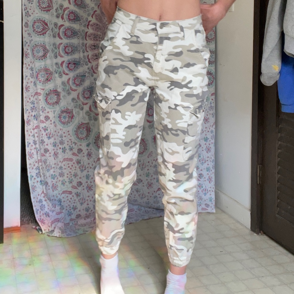 Akira Cargo Pants